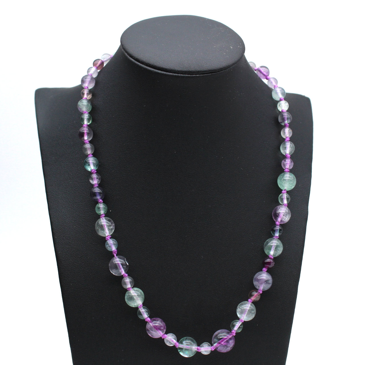 Collier en pierres de fluorite