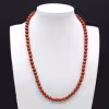 Collier en jaspe rouge