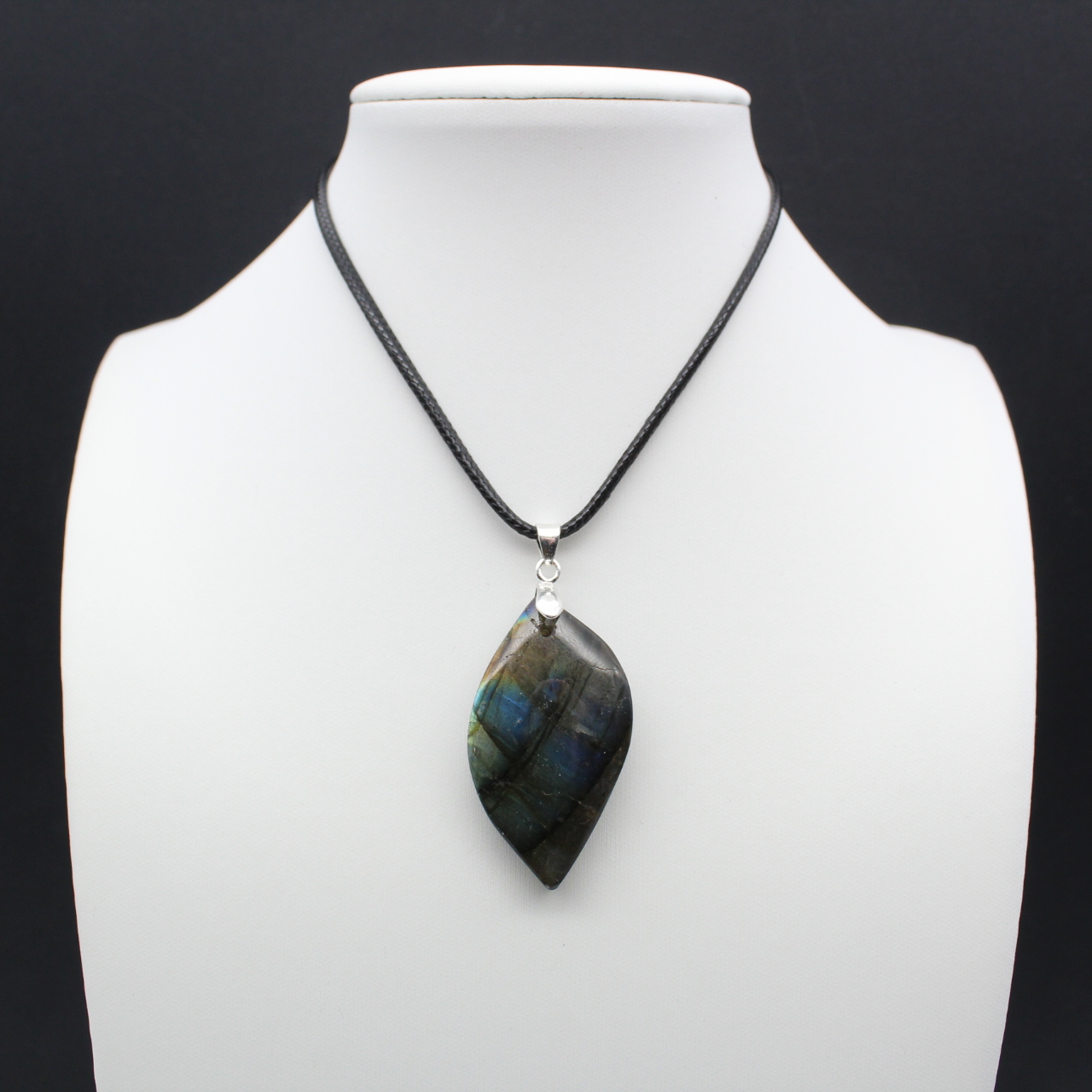Labradorite 27 carats - pendentif cabochon pierre naturelle