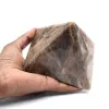 Pyramide en pierre de microcline de Madagascar - 1
