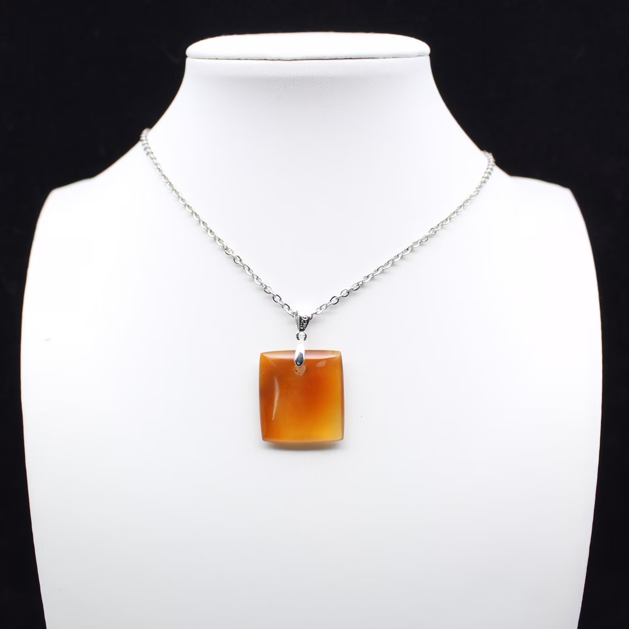 Pendentif carré en cornaline