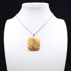 Pendentif carré en cornaline