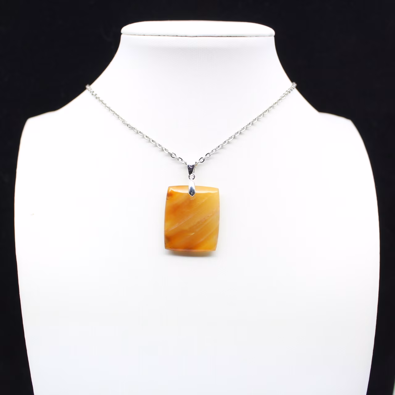 Pendentif carré en cornaline