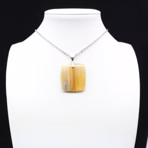 Pendentif carré en cornaline