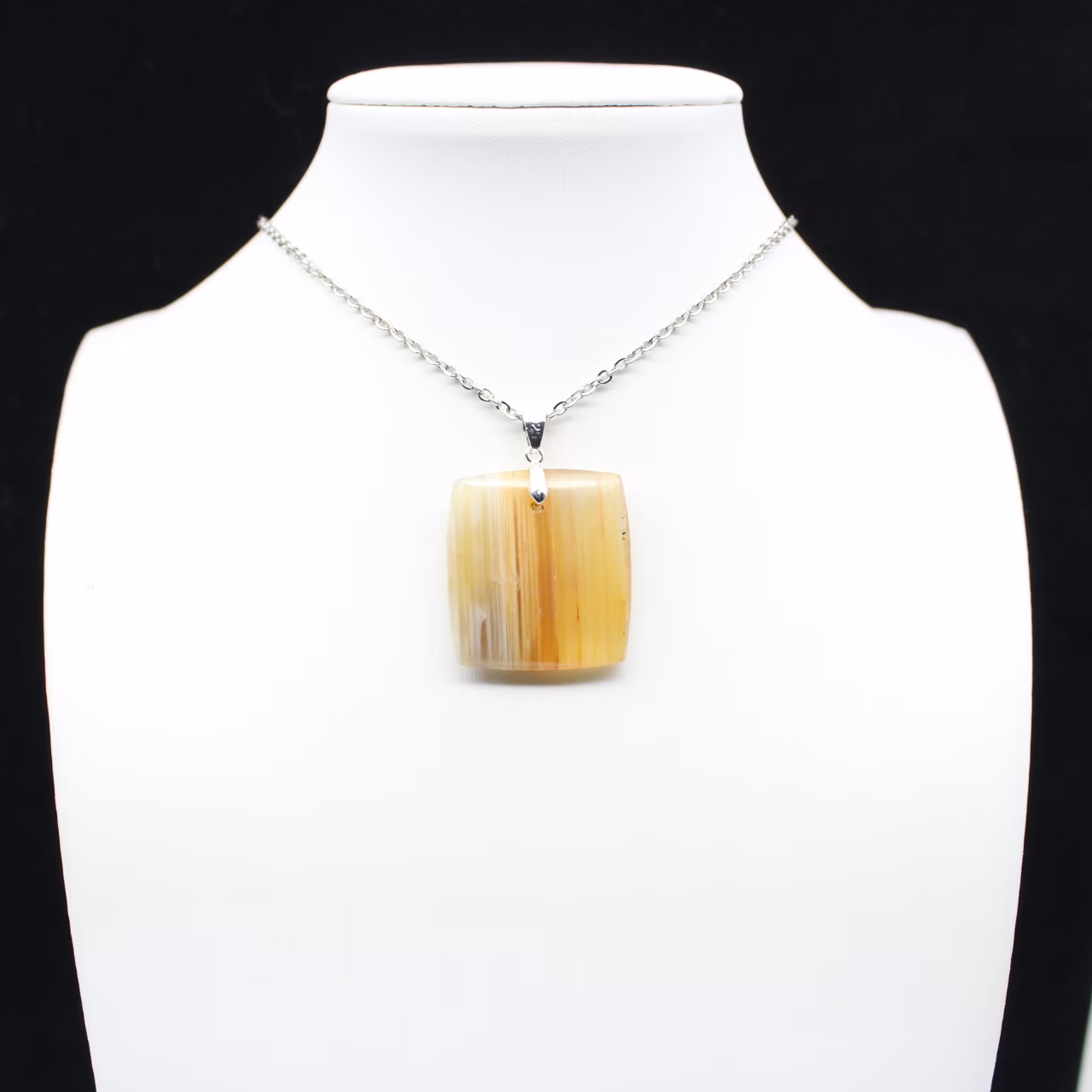 Pendentif carré en cornaline