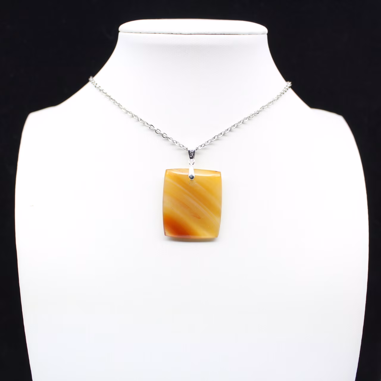 Pendentif carré en cornaline