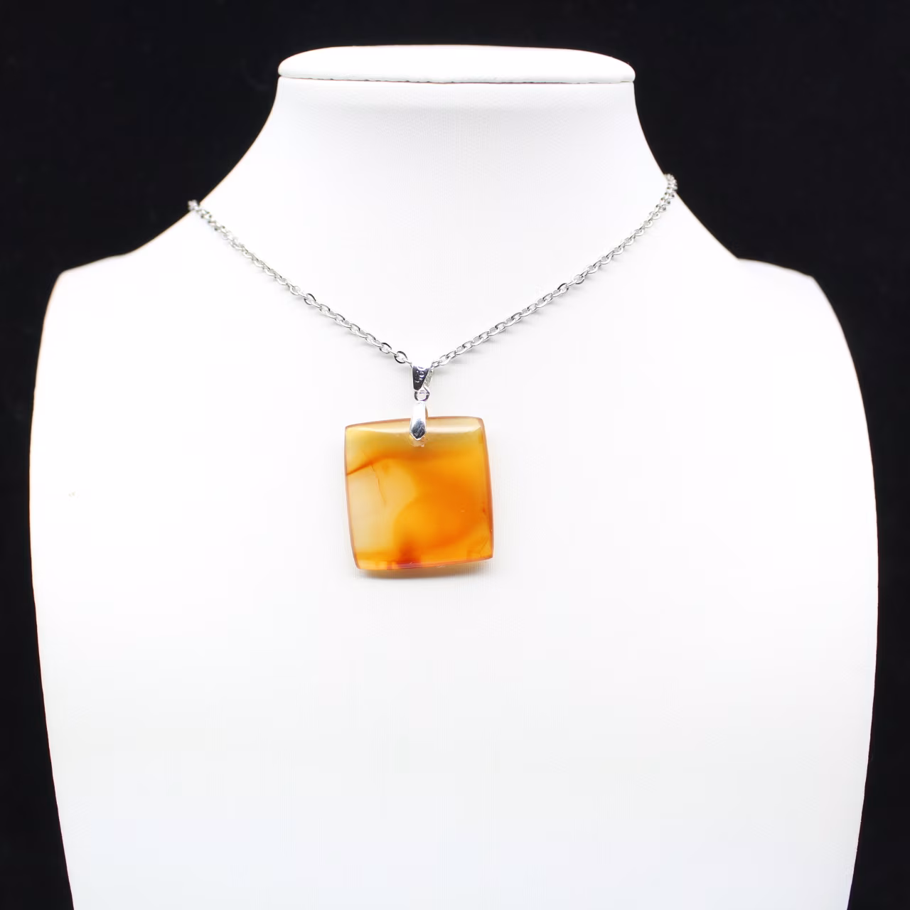 Pendentif carré en cornaline