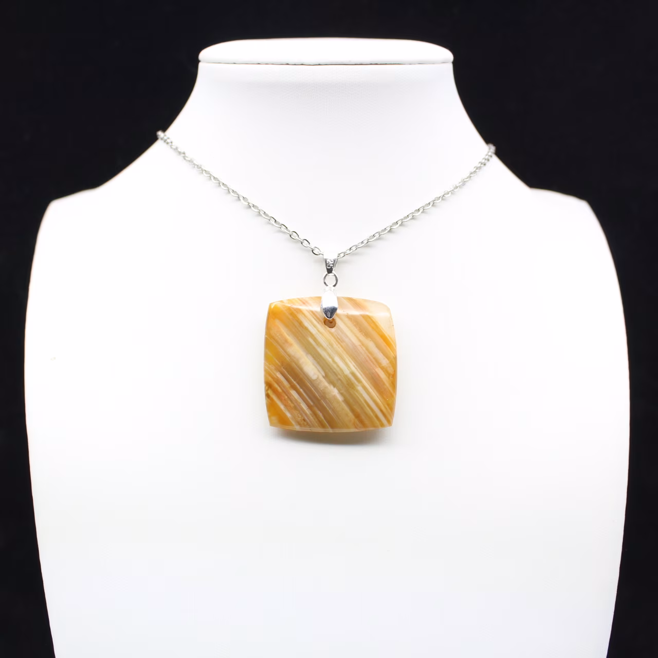 Pendentif carré en cornaline