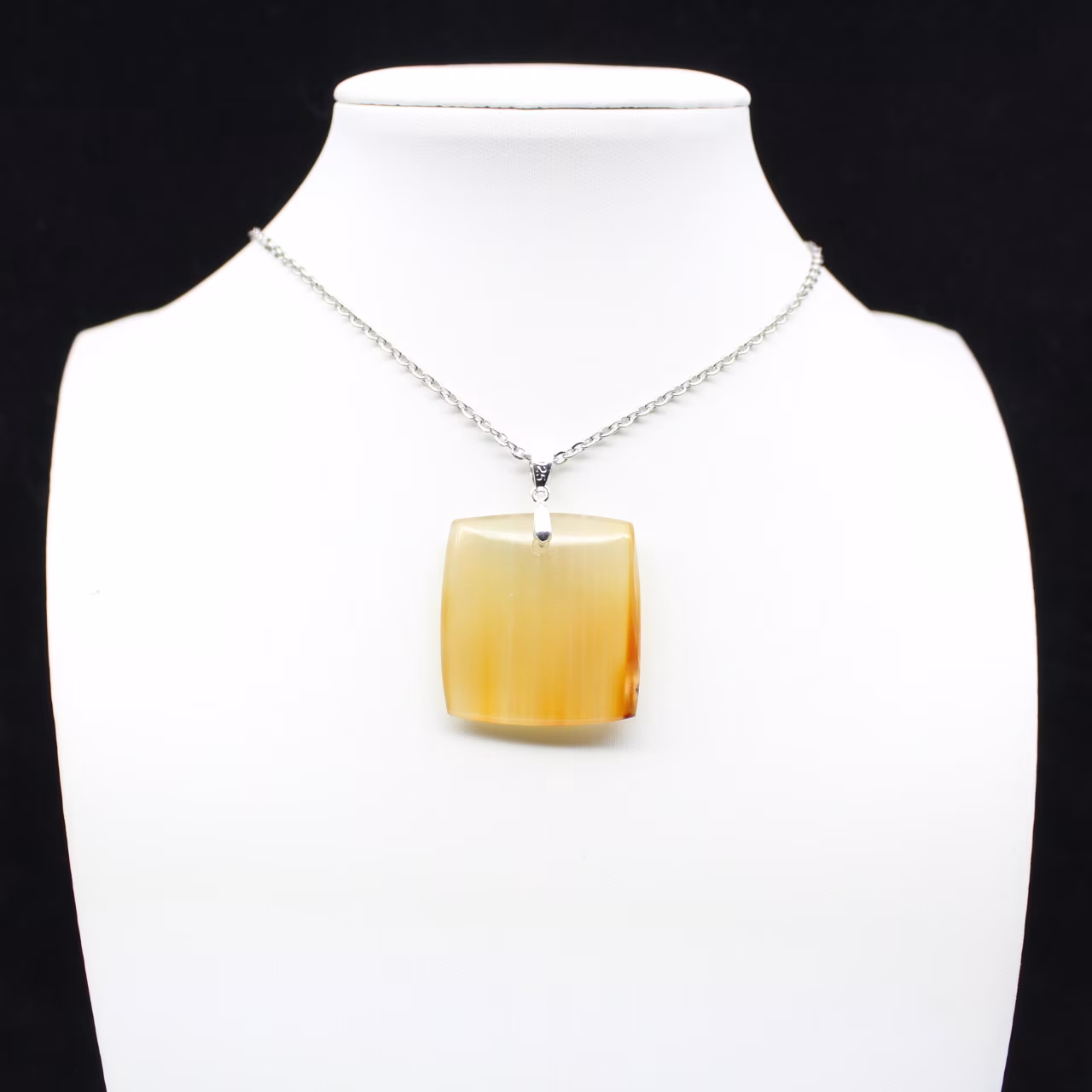 Pendentif carré en cornaline