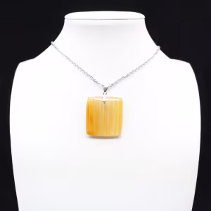 Pendentif carré en cornaline