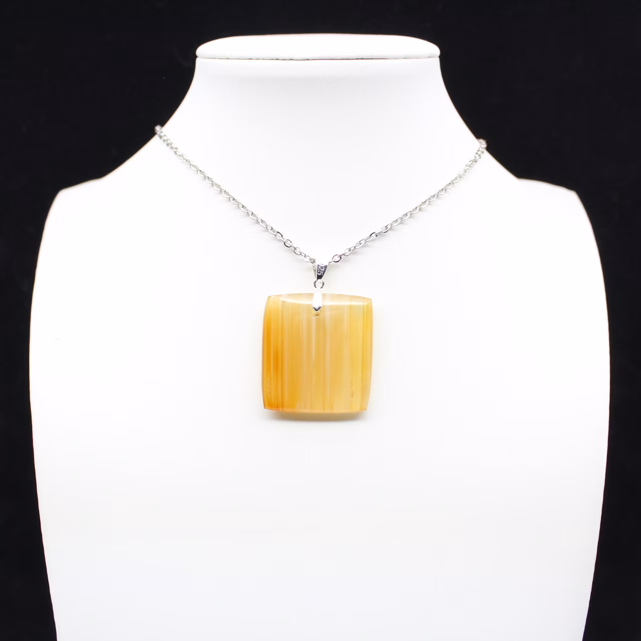 Pendentif carré en cornaline
