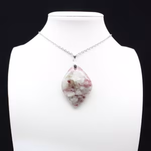 Pendentif feuille à inclusion de Tourmaline rose
