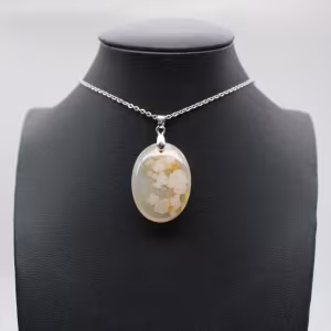 Pendentif ovale en agate fleur