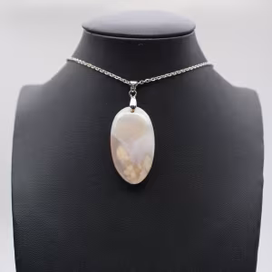 Pendentif ovale en agate fleur