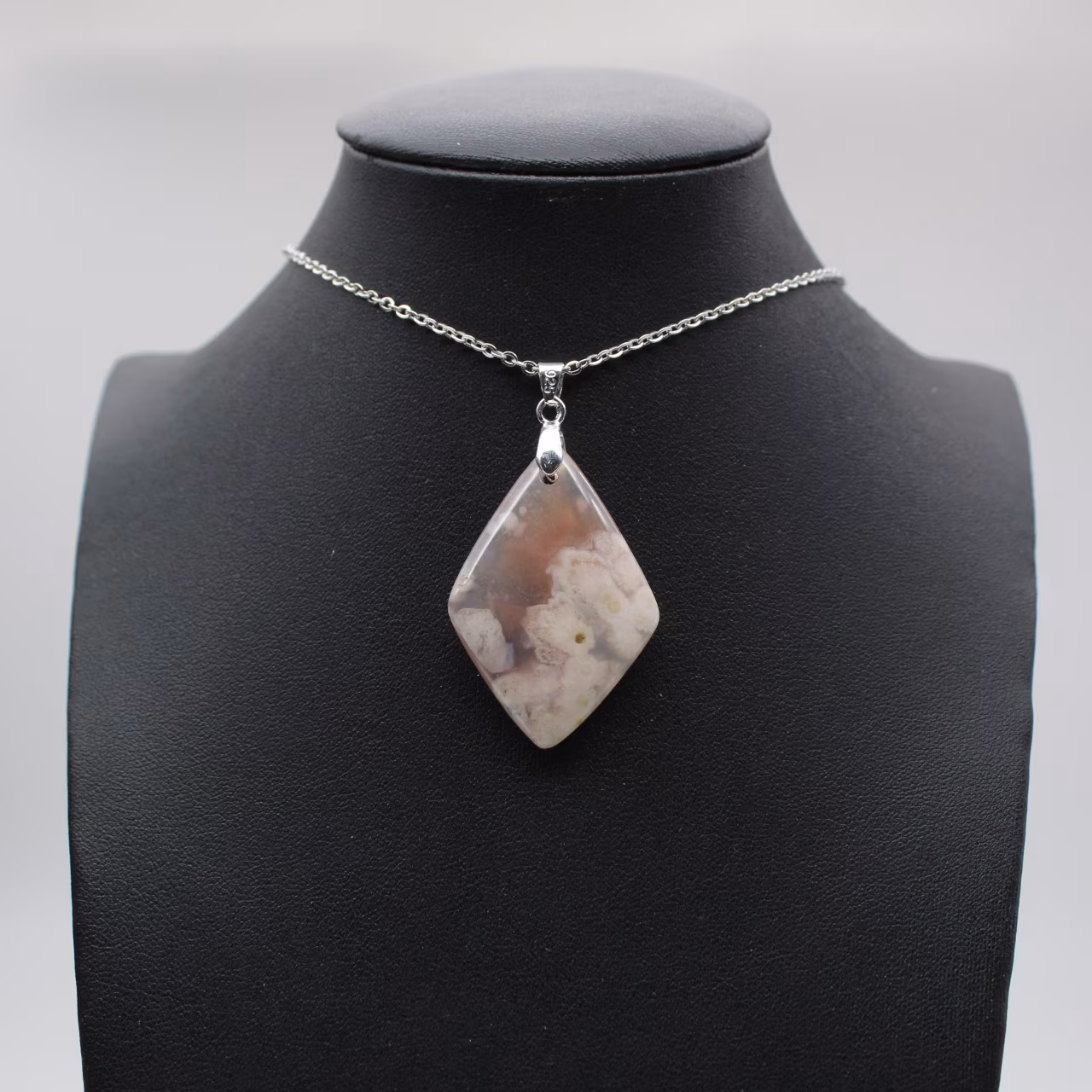 Pendentif losange en agate fleur
