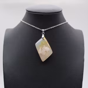 Pendentif losange en agate fleur