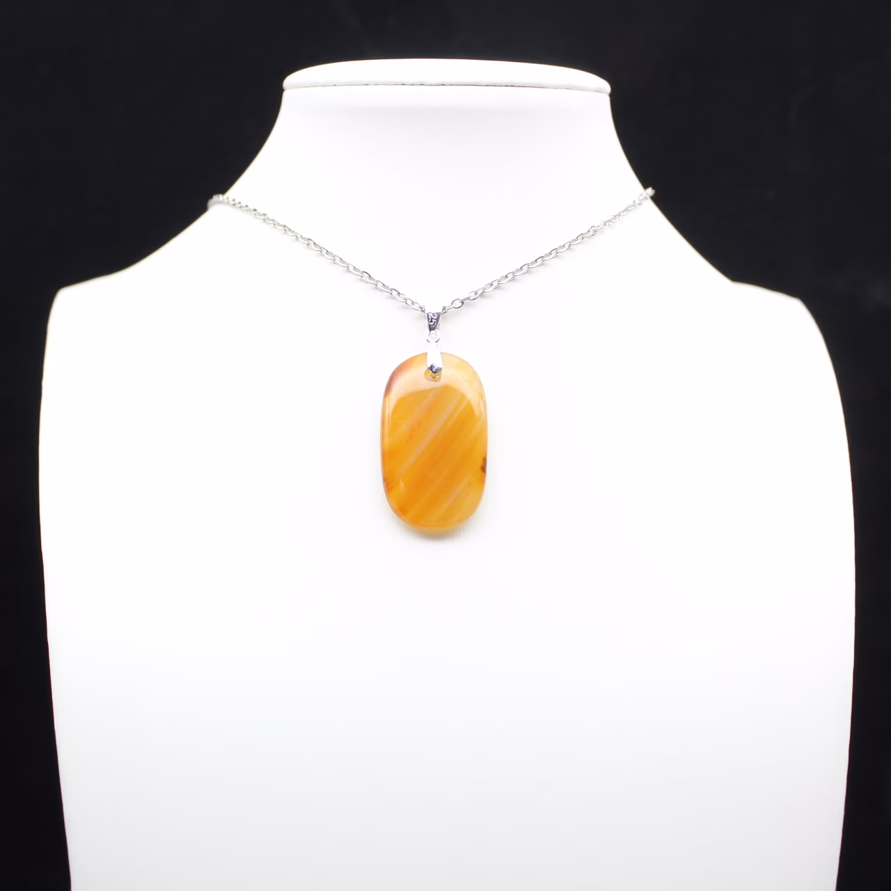 Pendentif en cornaline de Madagascar