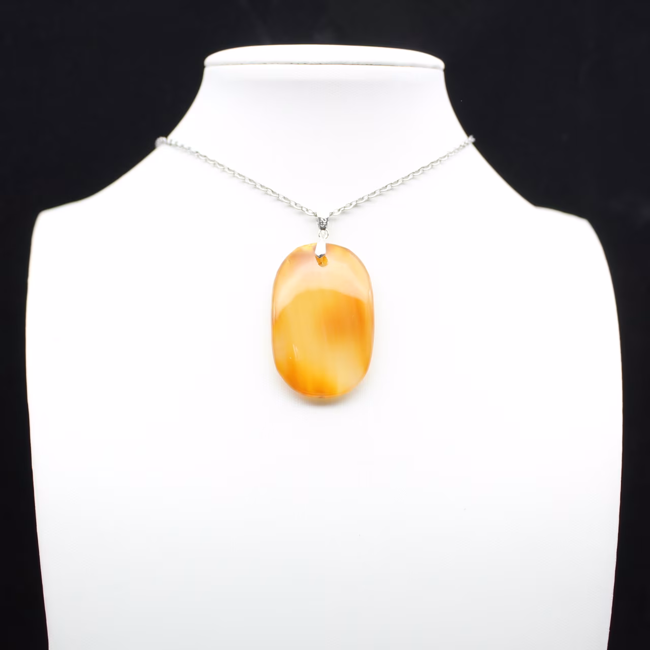 Pendentif en cornaline polie