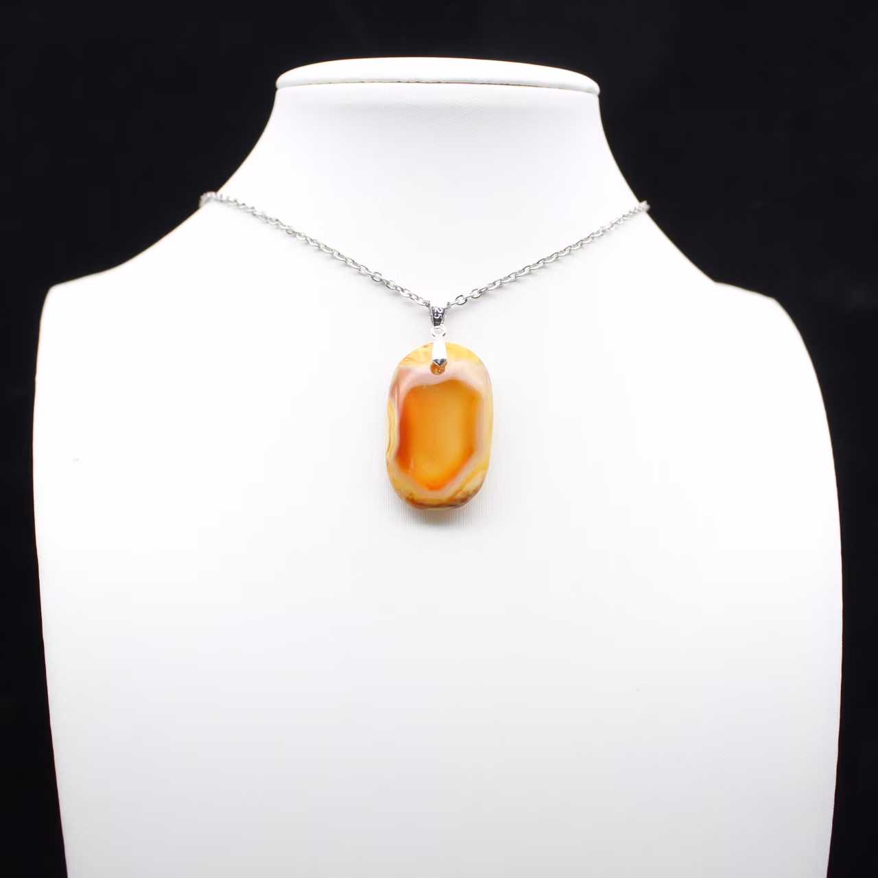 Pendentif en cornaline de Madagascar