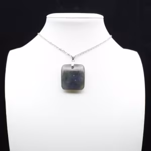 Pendentif carré en pierre de labradorite