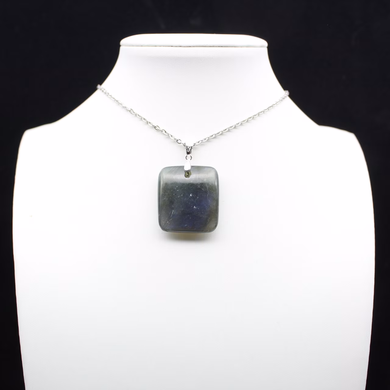 Pendentif carré en pierre de labradorite