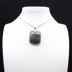 Pendentif carré en labradorite naturelle