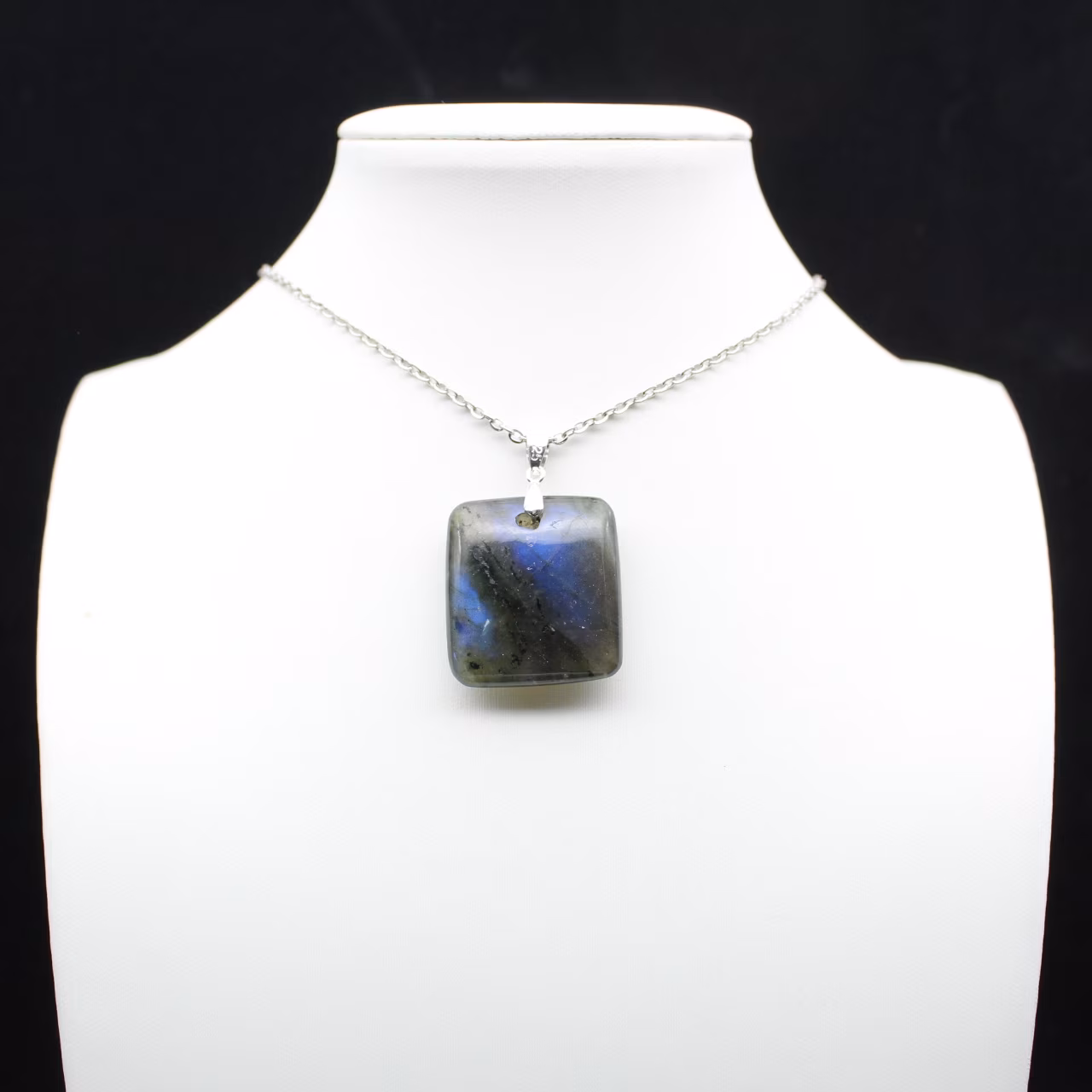 Pendentif carré en pierre de labradorite
