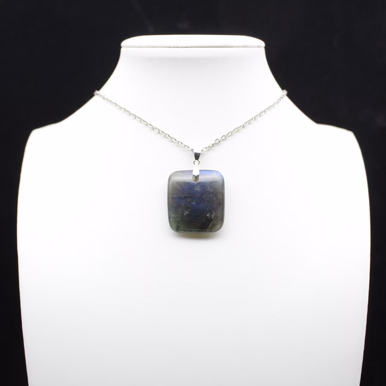 Pendentif carré en labradorite