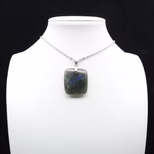 Pendentif carré en labradorite