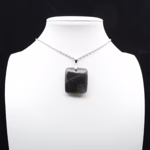 Pendentif carré en pierre de labradorite