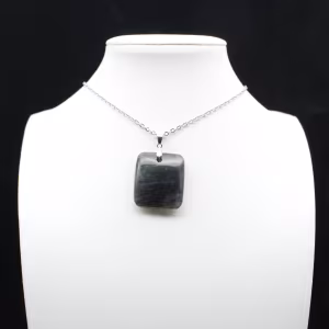 Pendentif carré en labradorite