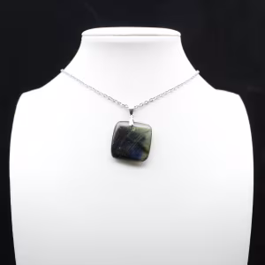 Pendentif carré en labradorite naturelle