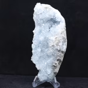 Célestite de Madagascar : Géode de Cristaux Bleus