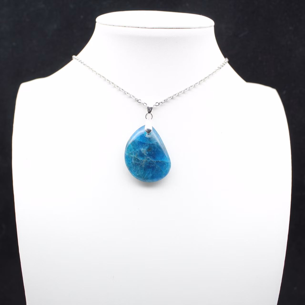 Bijou Pendentif Apatite de Madagascar - Spécimen de Collection