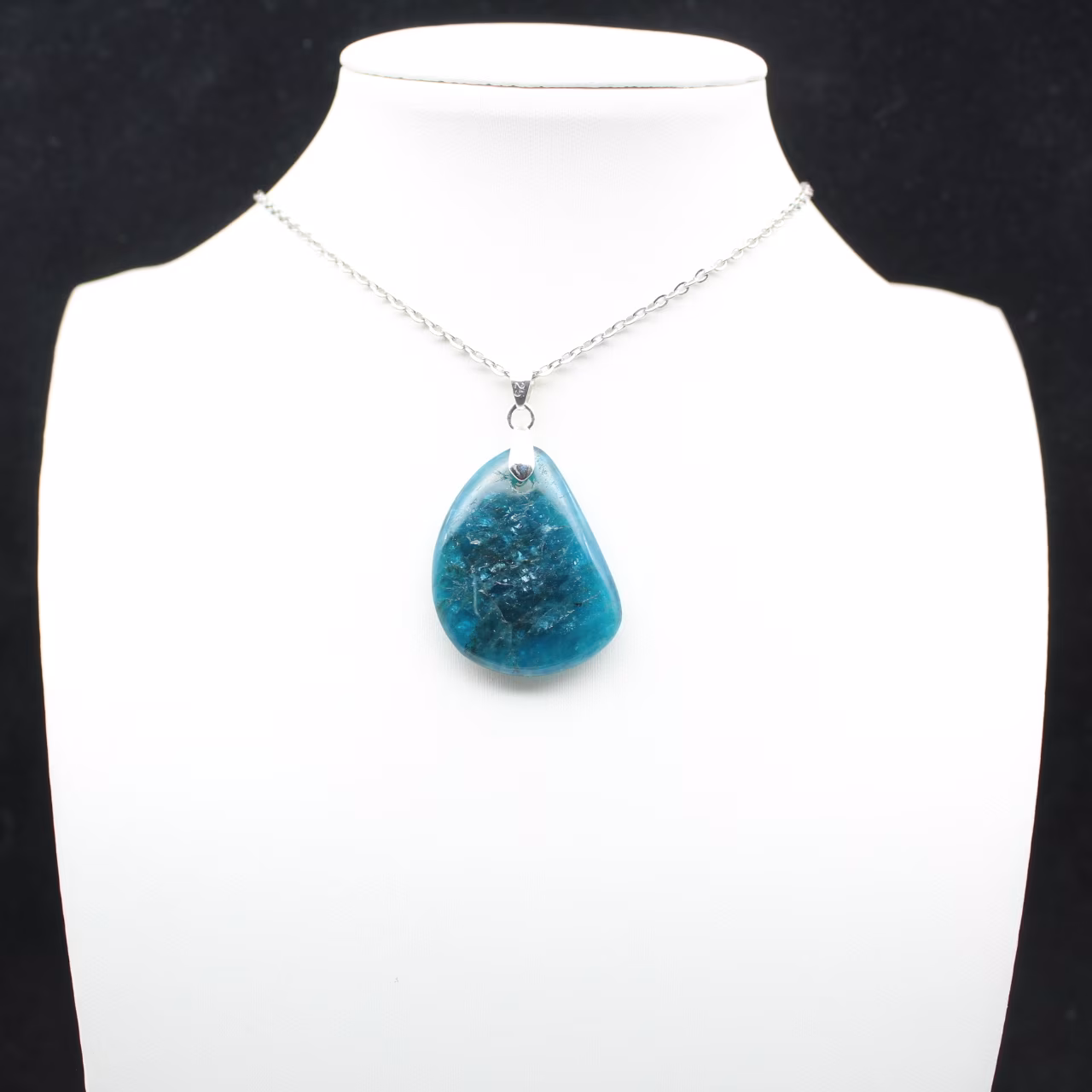 Pendentif Apatite Bleue Madagascar - Éclat des Cristaux