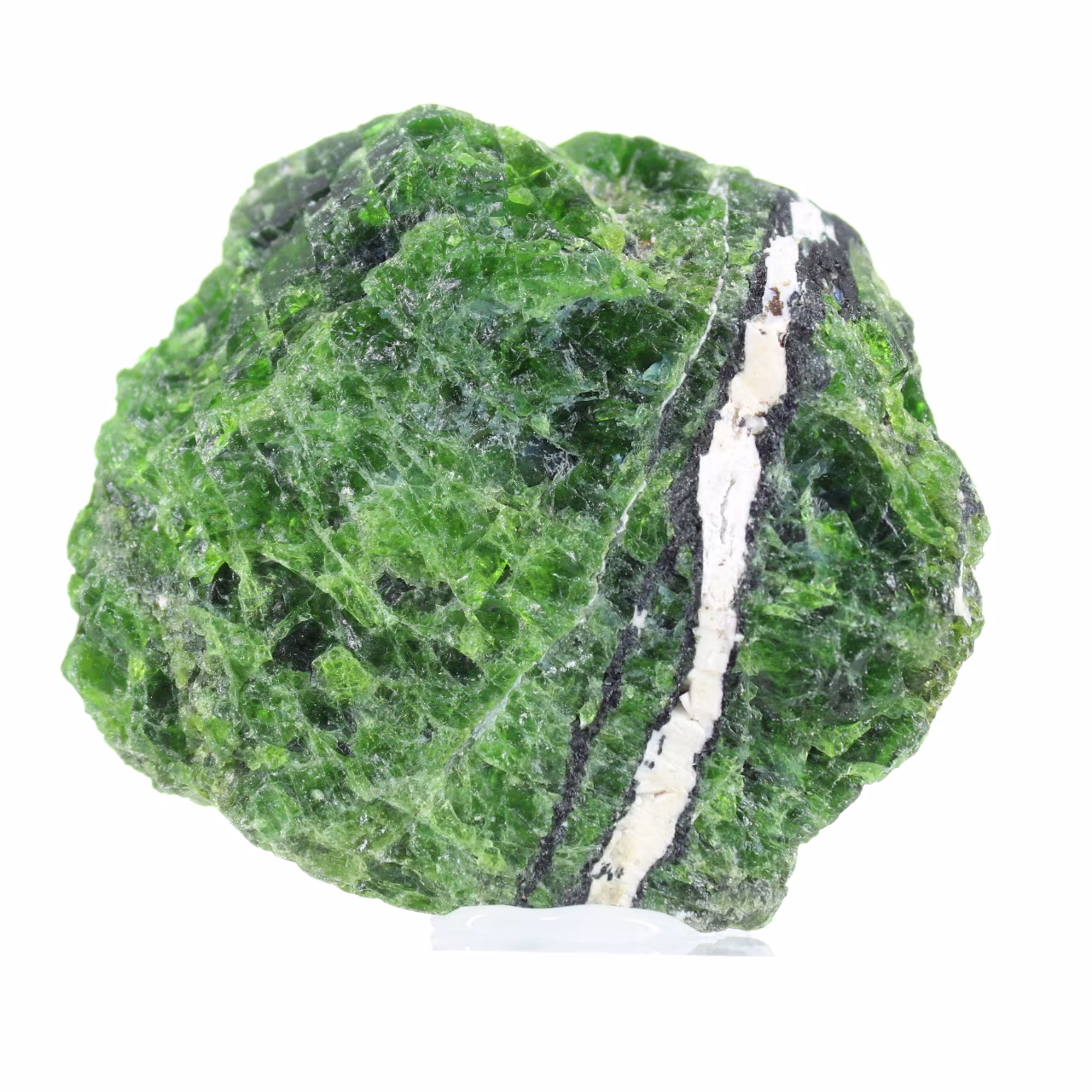 Chromediopside brut de Finlande sur socle, pierre verte 135 g