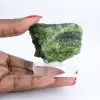 Chromediopside brut, minéral vert de collection Finlande 80 g - 1