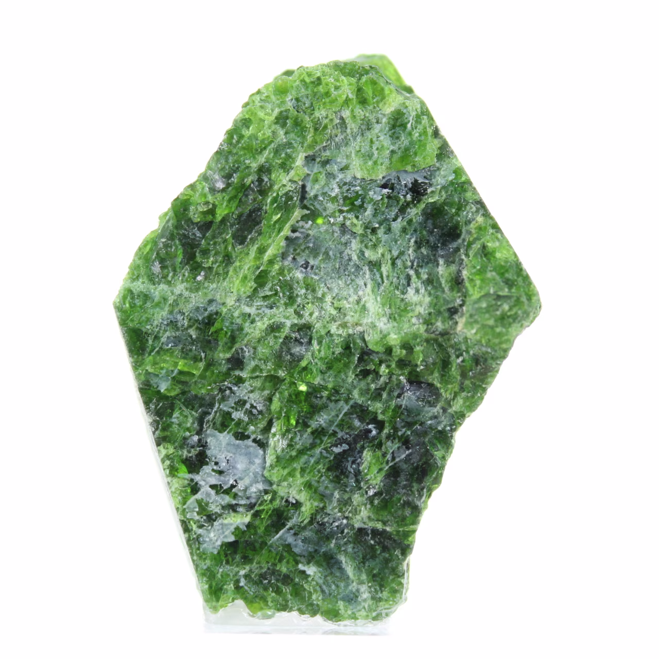 Chromediopside brut finlandais, échantillon vert sur socle 80 g