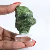 Chromediopside brut, minéralogie de Finlande sur support 65 g - 1