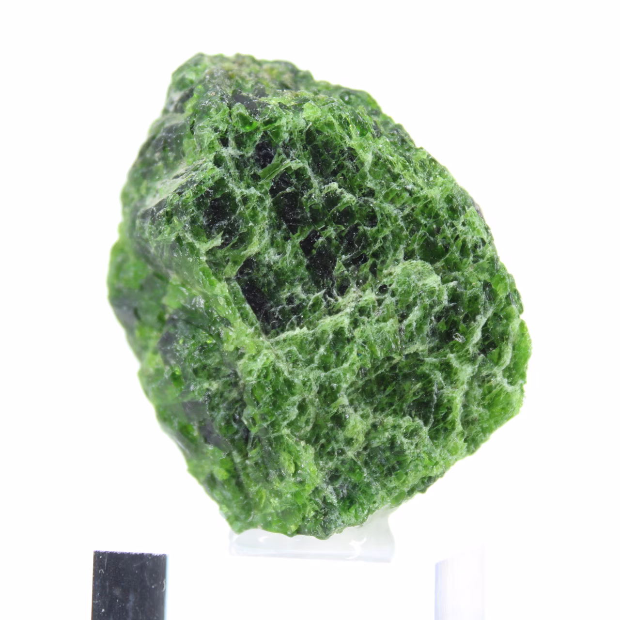 Chromediopside brut sur support, silicate vert de Finlande 60 g