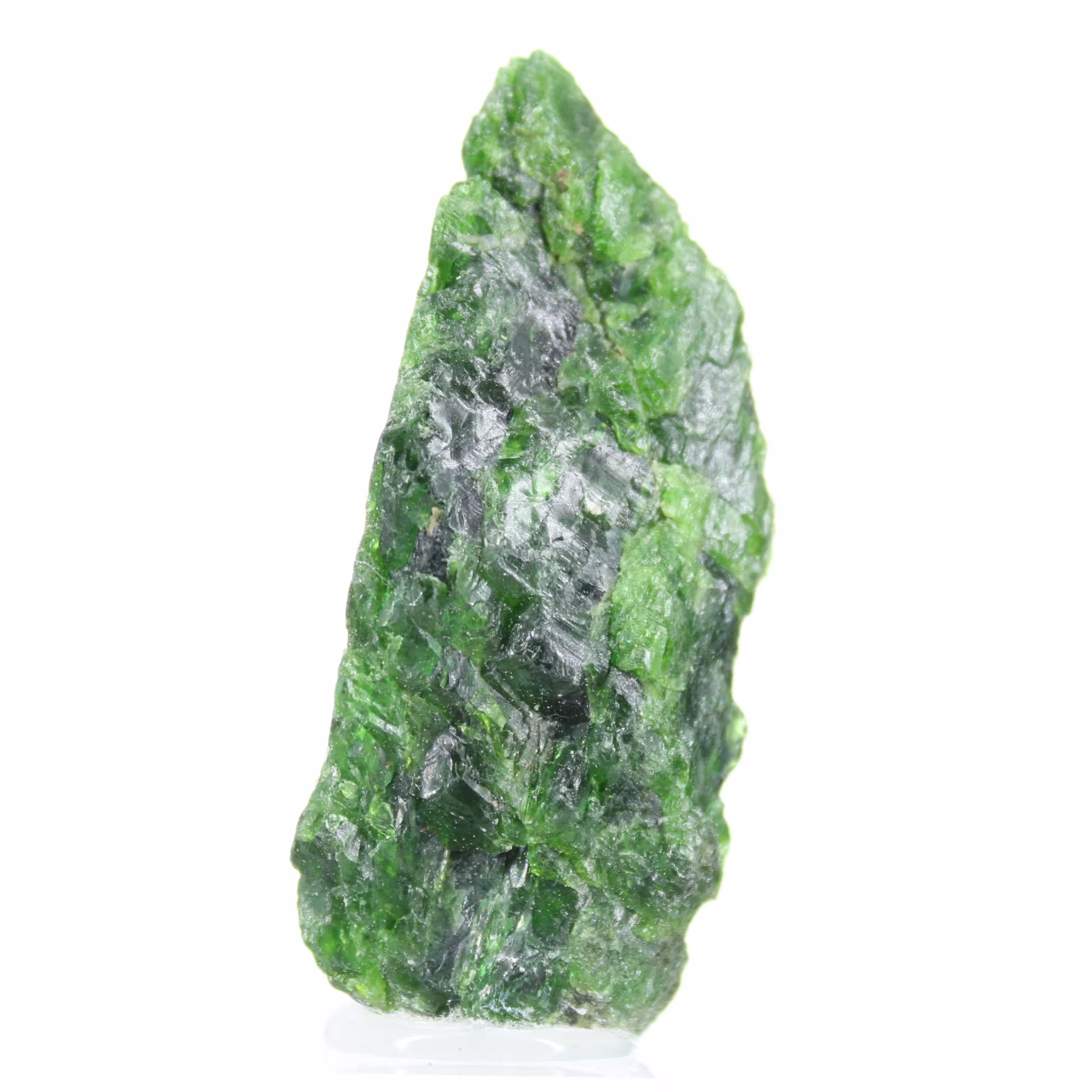 Chromediopside brut sur socle, spécimen scandinave 50 g