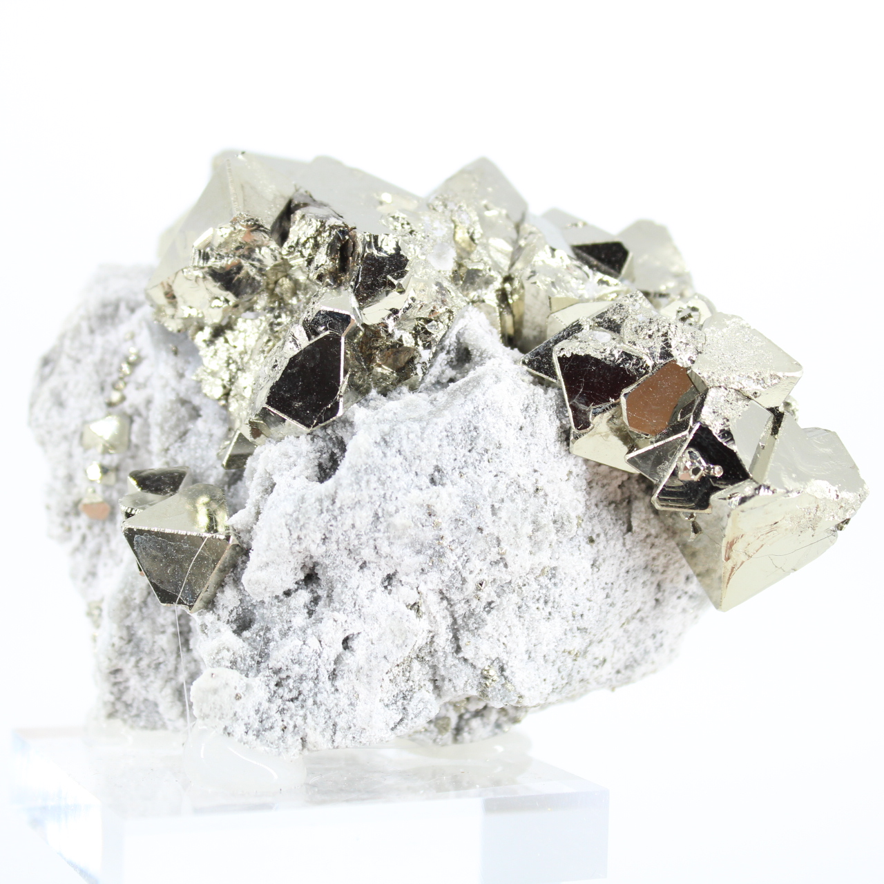 Spécimen de pyrite du Pérou à cristaux octaédriques dorés