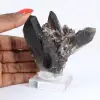 Quartz morion brésilien, cristal décoratif présenté sur socle - 1