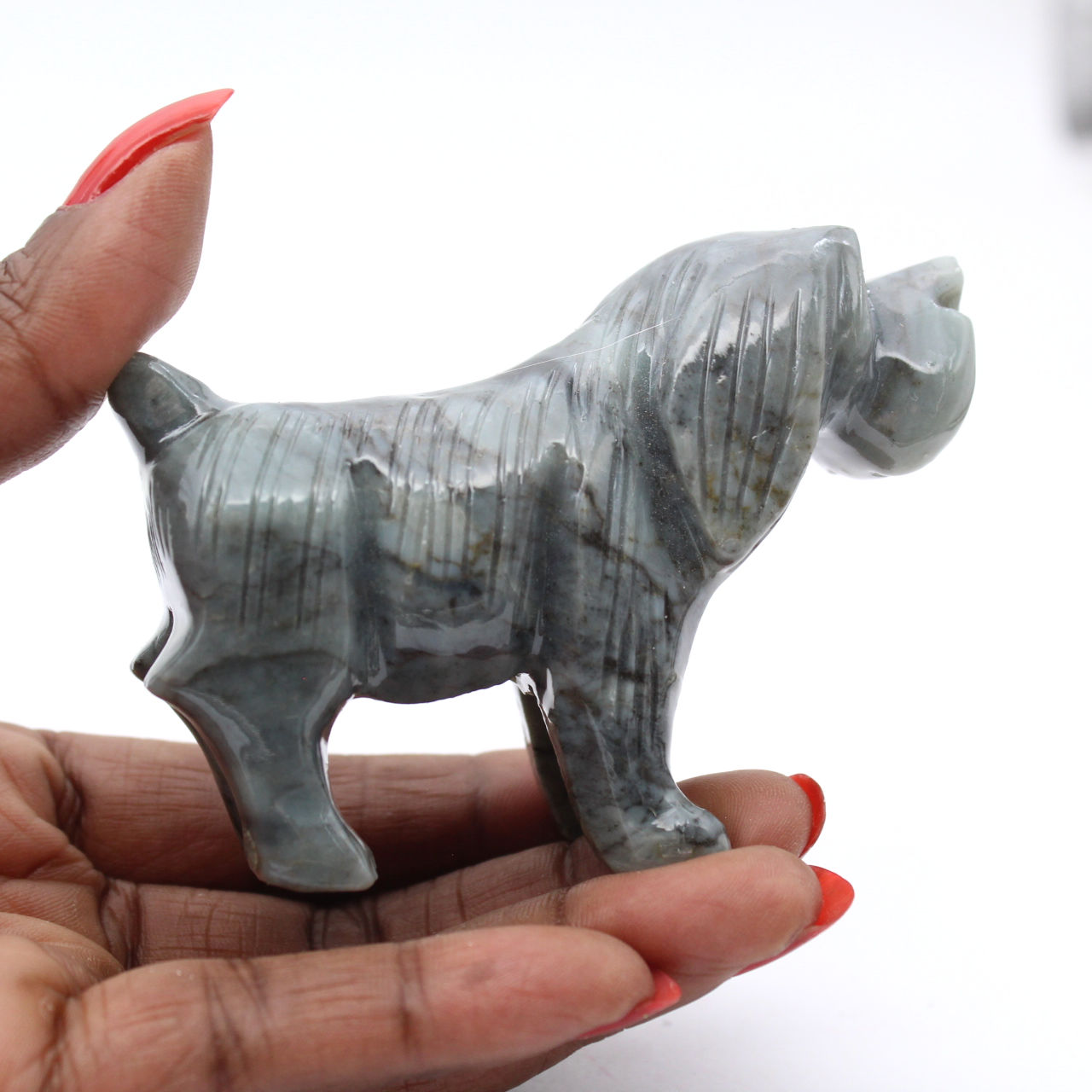 Figurine de chien sculptée en stéatite bolivienne