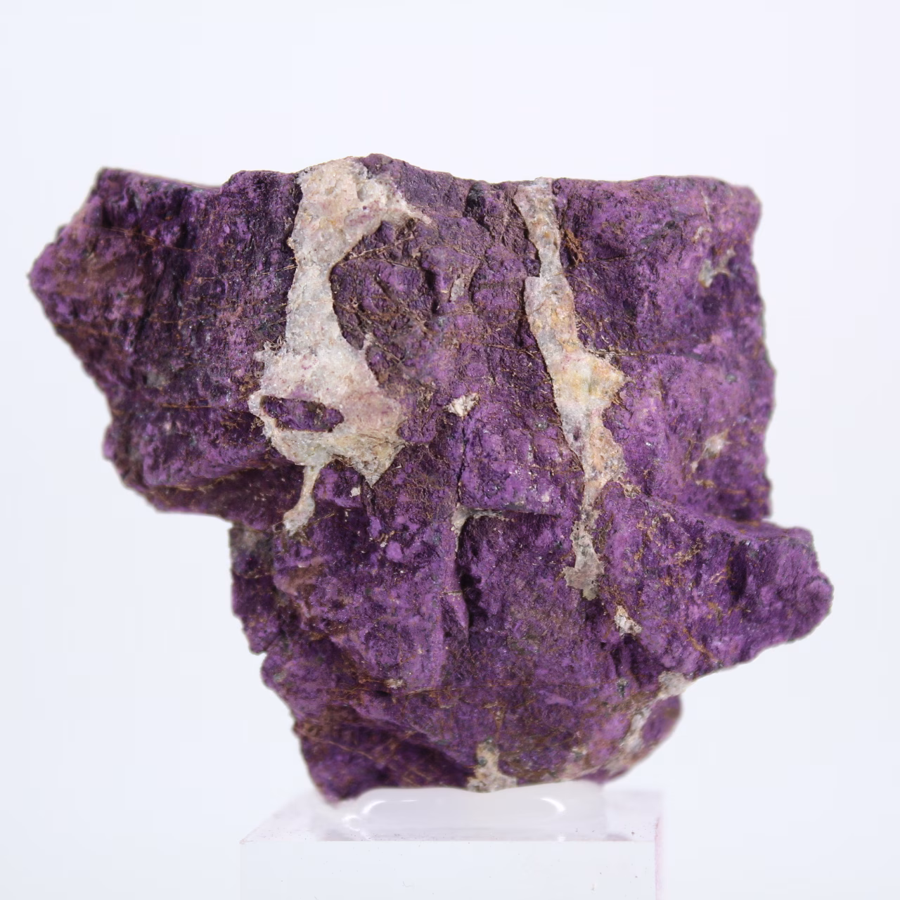 Purpurite naturelle du Portugal montée sur socle